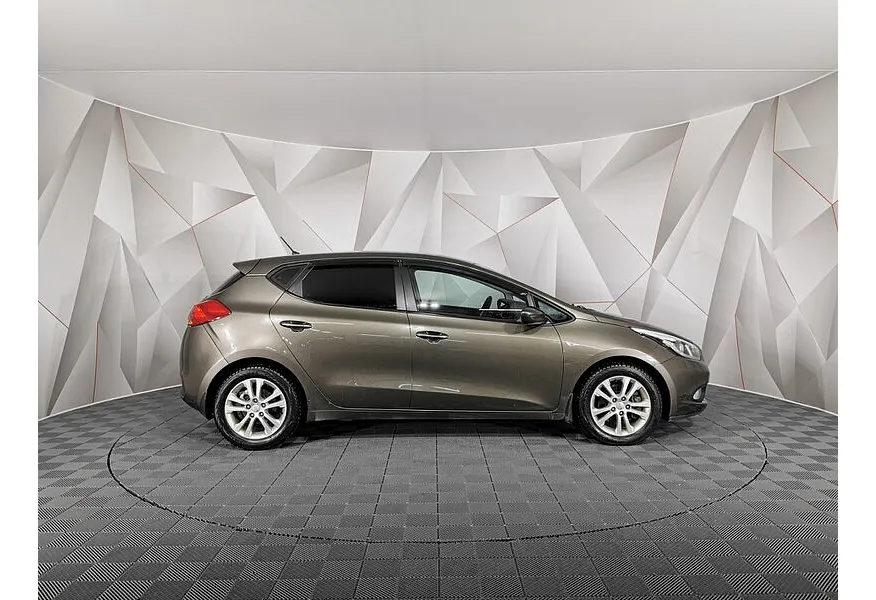 Kia Ceed 1.6 AT (122 л.с.) Коричневый в АВИЛОН. Слайд №6