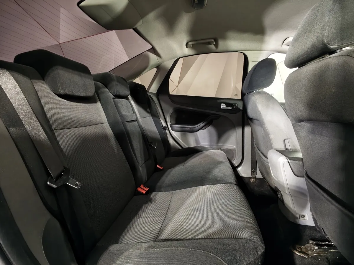 Ford Focus 1.6 AT (101 л.с.) Ghia Серый в АВИЛОН. Слайд №14