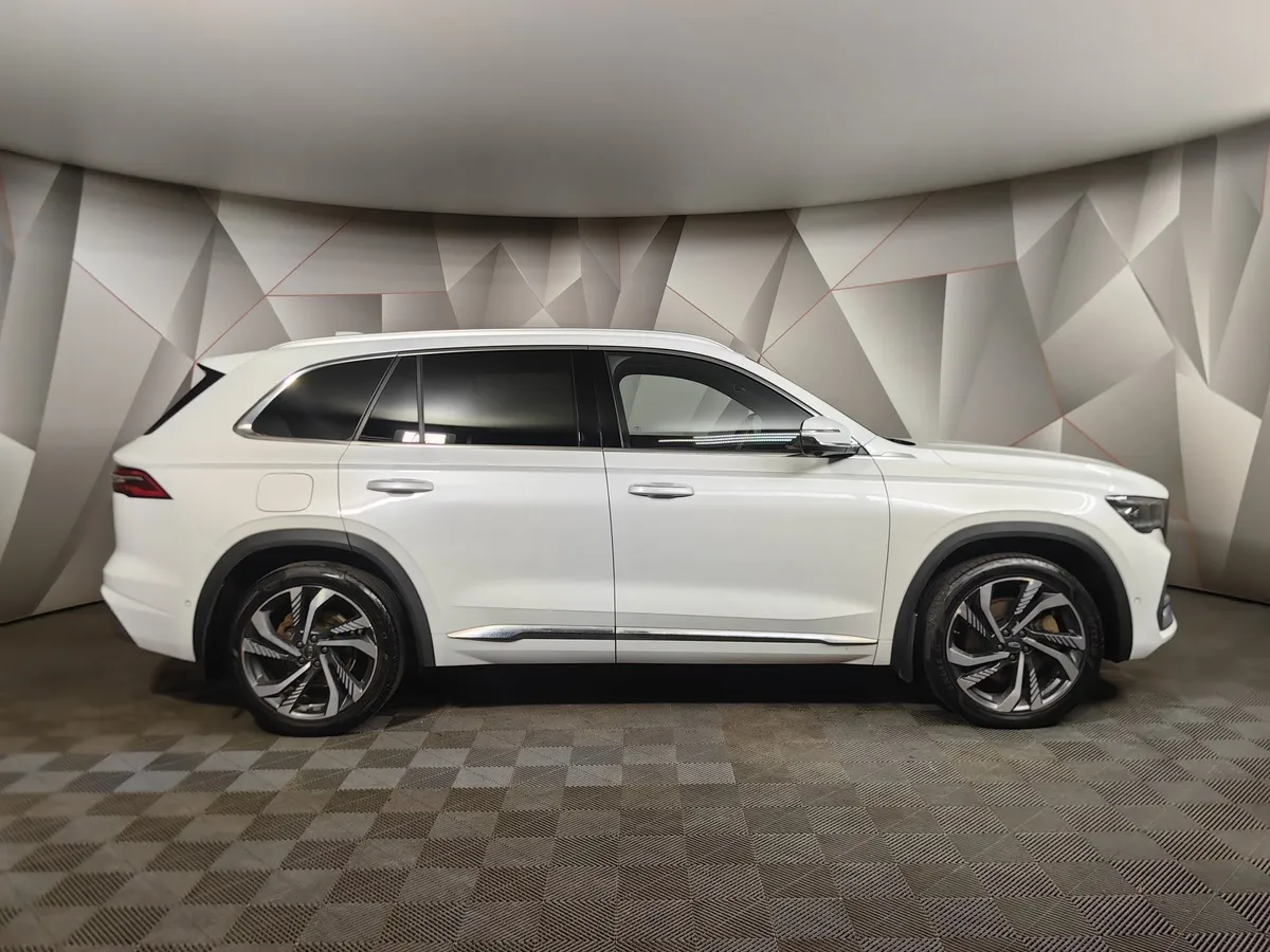Geely Monjaro 2.0T 8AT 4WD (238 л.с.) Flagship Белый в АВИЛОН. Слайд №6