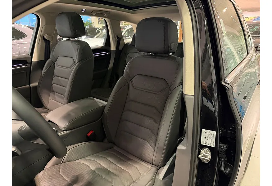 Volkswagen Touareg 2.0 TSI Tiptronic 4Motion (265 л.с.) Черный в АВИЛОН. Слайд №10