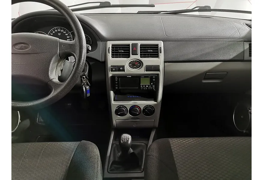 ВАЗ (Lada) Priora 1.6 MT 16 кл (Евро-4) (98 л.с.) Серебристый в АВИЛОН. Слайд №15