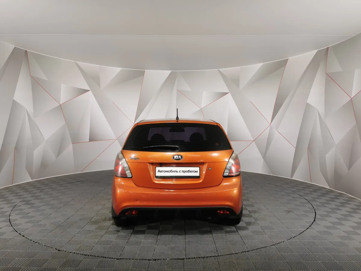 Kia Rio 1.4 MT (97 л.с.) Оранжевый в АВИЛОН. Слайд №8