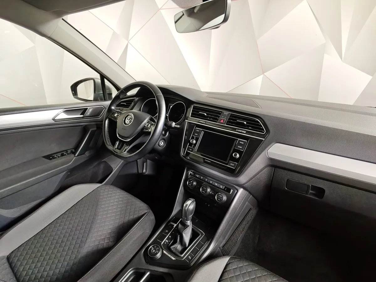 Volkswagen Tiguan 1.4 TSI 4Motion DSG (150 л.с.) Comfortline Серебристый в АВИЛОН. Слайд №13