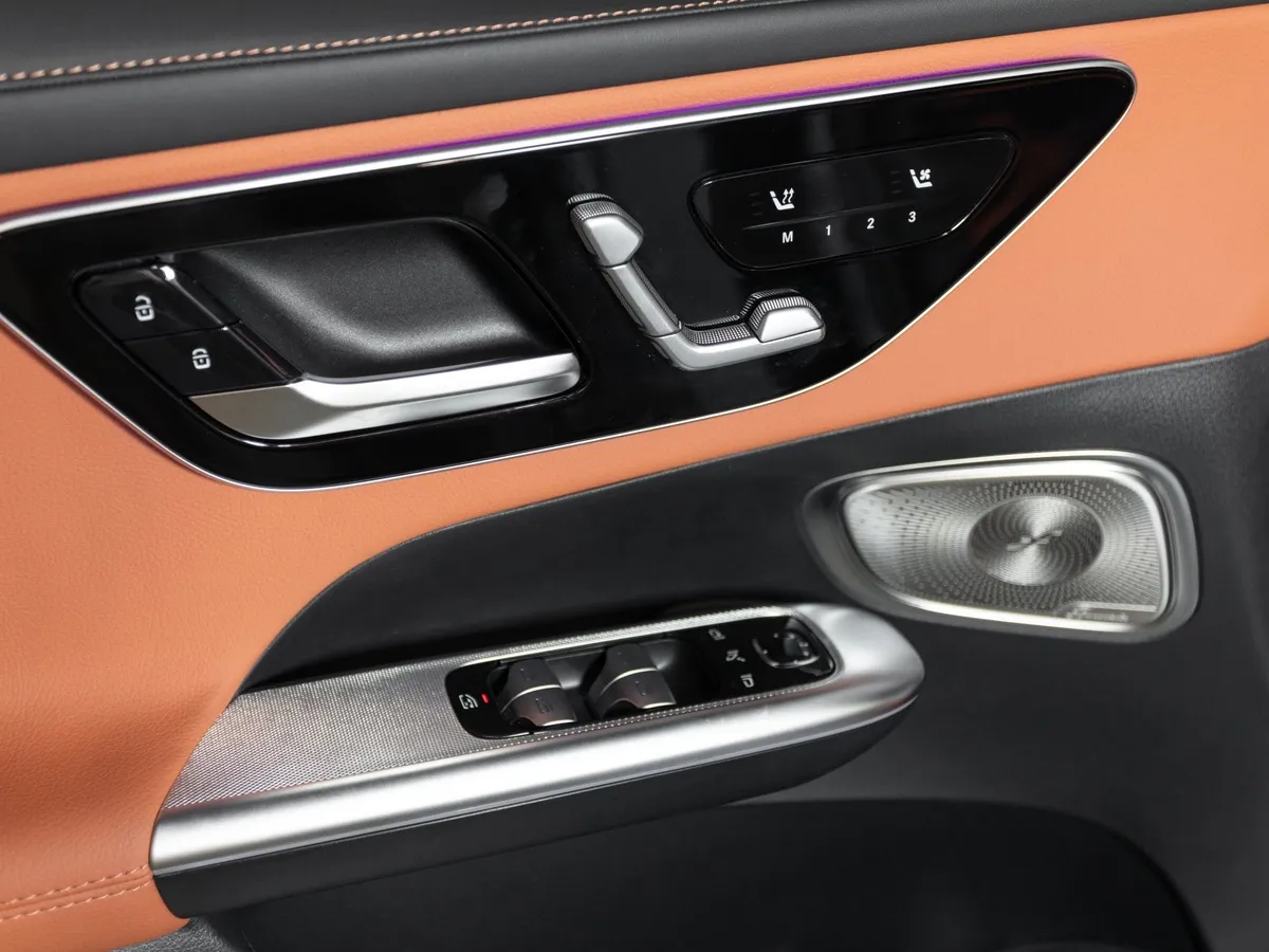 Mercedes-Benz GLC 300 4MATIC 9G-TRONIC (258 л.с.) Серый в АВИЛОН. Слайд №13
