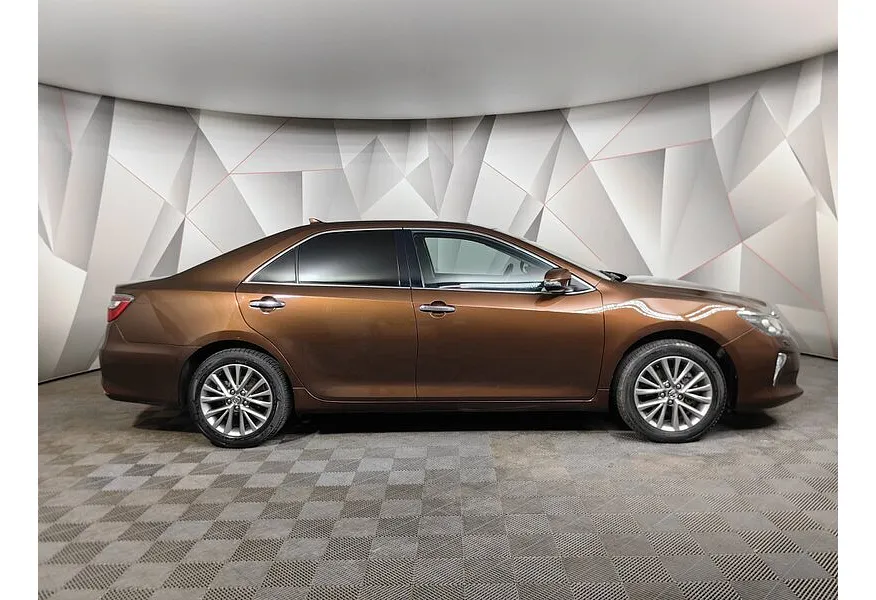 Toyota Camry 2.5 AT (181 л.с.) Коричневый в АВИЛОН. Слайд №6