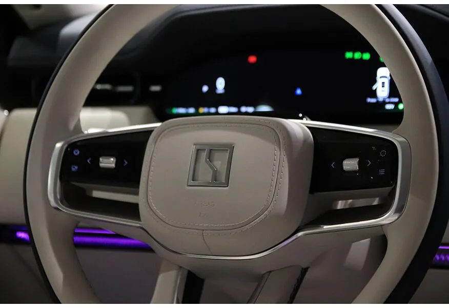 Zeekr 9X 2.0h AT 4WD (1177 л.с.) Max Белый в АВИЛОН. Слайд №14