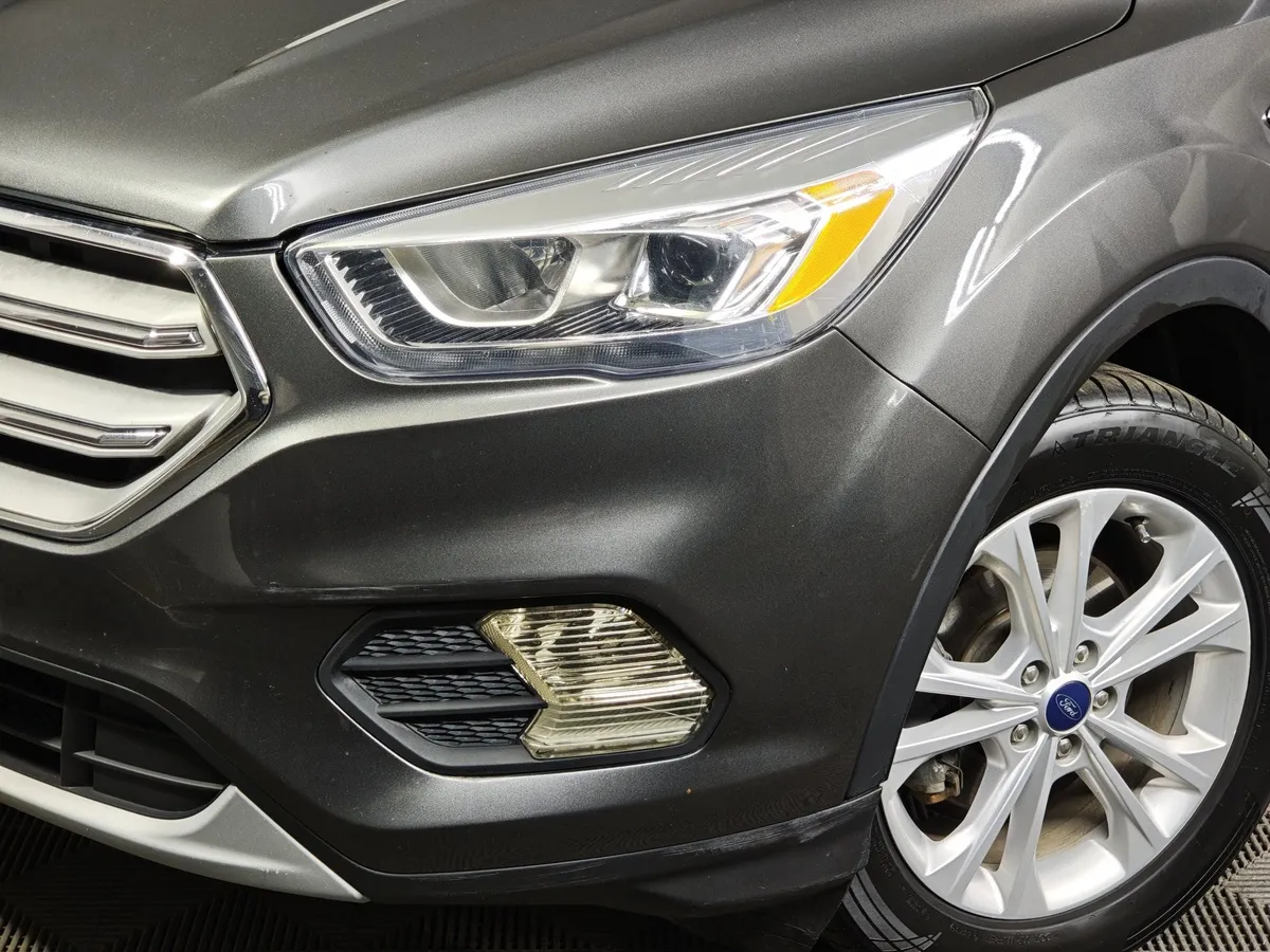Ford Escape 1.5 EcoBoost AT (182 л.с.) Серый в АВИЛОН. Слайд №10