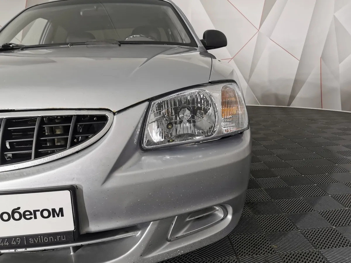 Hyundai Accent 1.5 MT (102 л.с.) Серебристый в АВИЛОН. Слайд №10