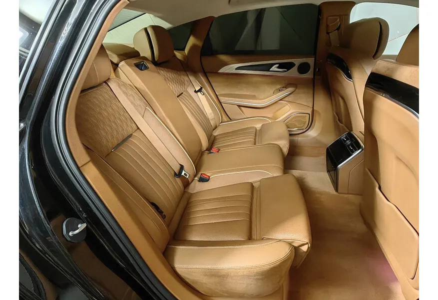 Hongqi H9 2.0 DCT RWD (245 л.с.) Deluxe Черный в АВИЛОН. Слайд №15