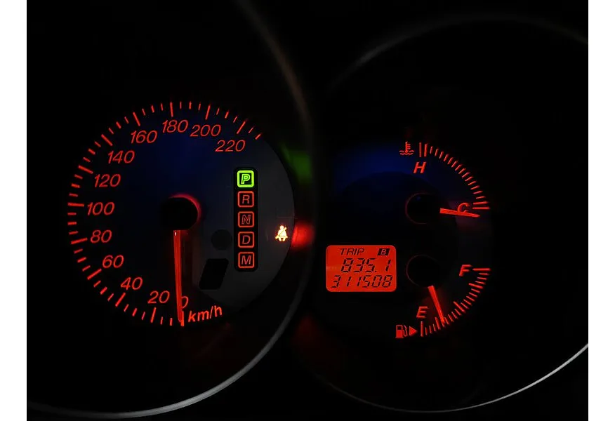 Mazda 3 1.6 AT (105 л.с.) Золотой в АВИЛОН. Слайд №14
