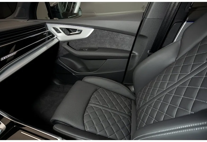 Audi Q8 3.0 TFSI tiptronic quattro (340 л.с.) Черный в АВИЛОН. Слайд №11