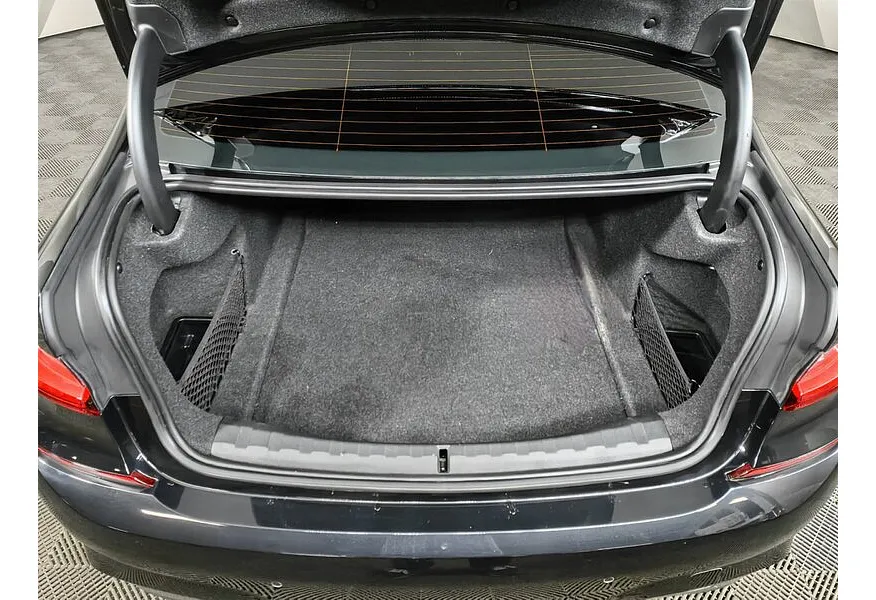 BMW 3 серия 320d xDrive (190 л.с.) M Sport Pro Черный в АВИЛОН. Слайд №9