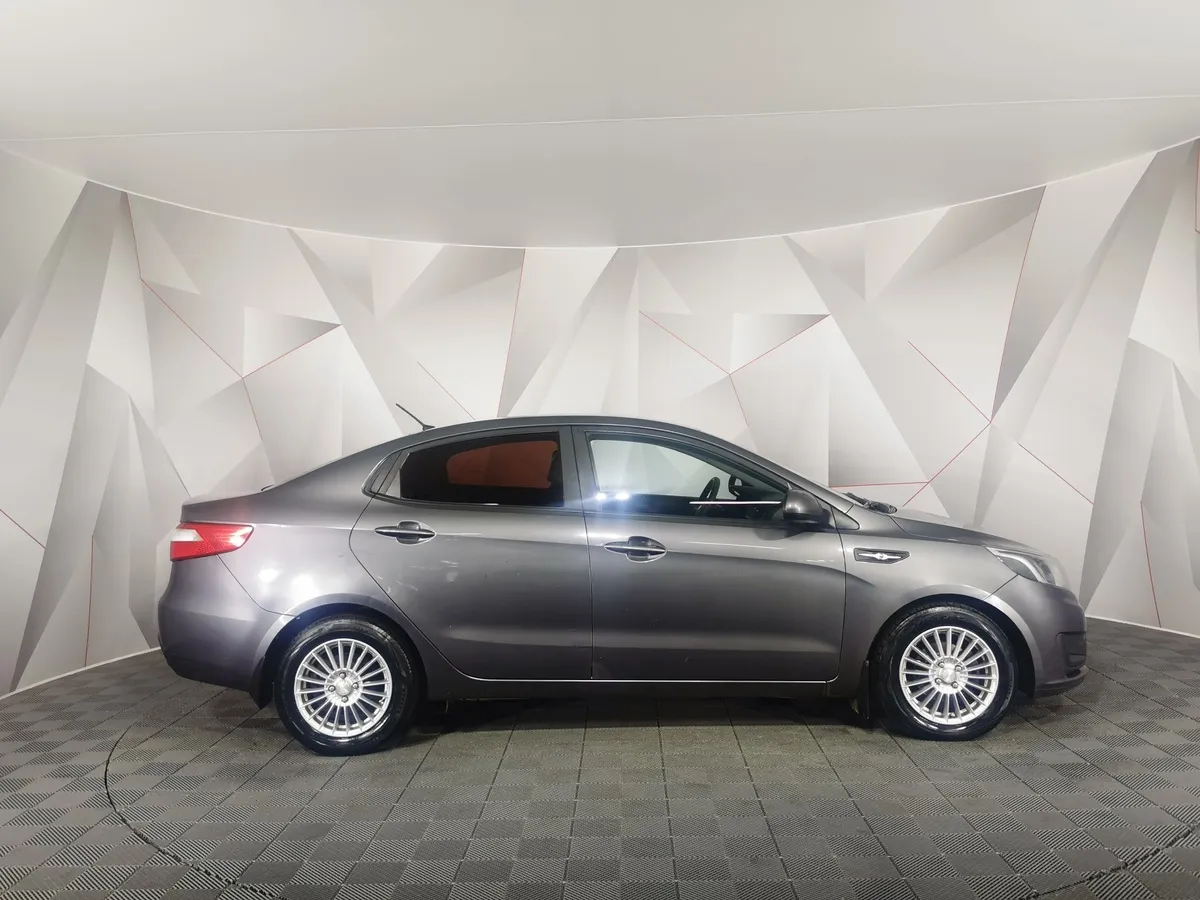 Kia Rio 1.4 AT (107 л.с.) Серый в АВИЛОН. Слайд №6
