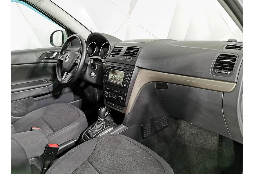 Skoda Yeti 1.8 TSI 4x4 DSG (152 л.с.) Белый в АВИЛОН. Слайд №13