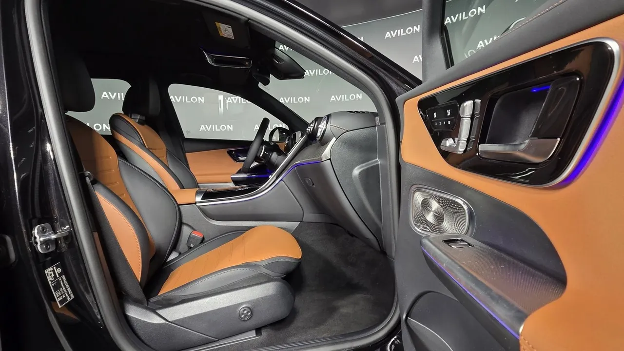 Mercedes-Benz GLC 300 4MATIC 9G-TRONIC (258 л.с.) Черный в АВИЛОН. Слайд №12