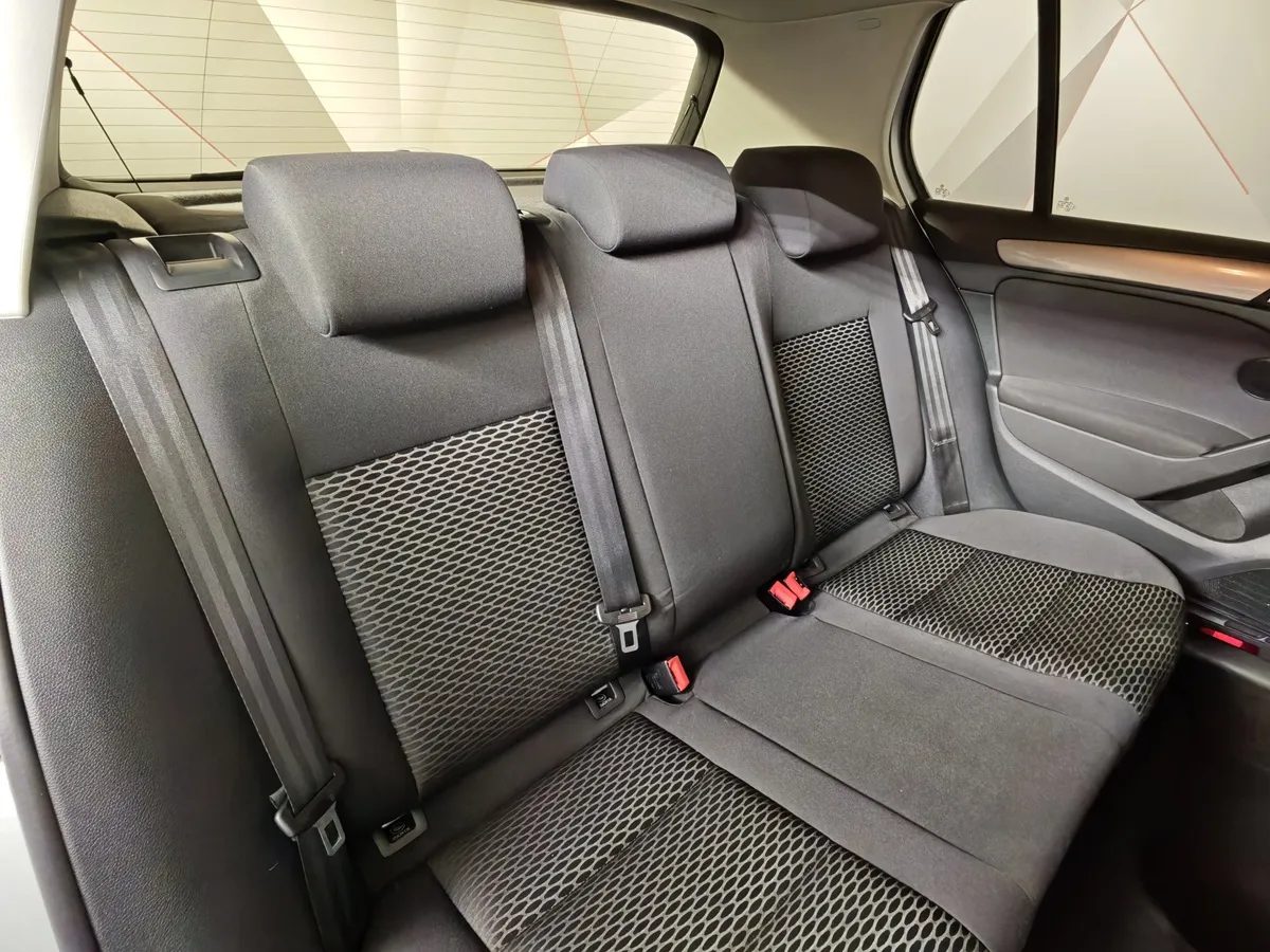 Volkswagen Golf 1.6 DSG (102 л.с.) Trendline Серебристый в АВИЛОН. Слайд №16
