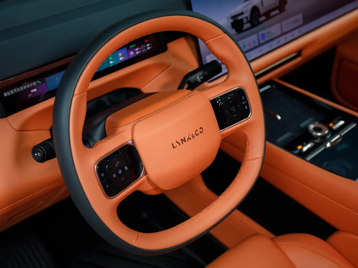 Lynk & Co 900 2.0 AT 4WD (884 л.с.) Ultra Белый в АВИЛОН. Слайд №9