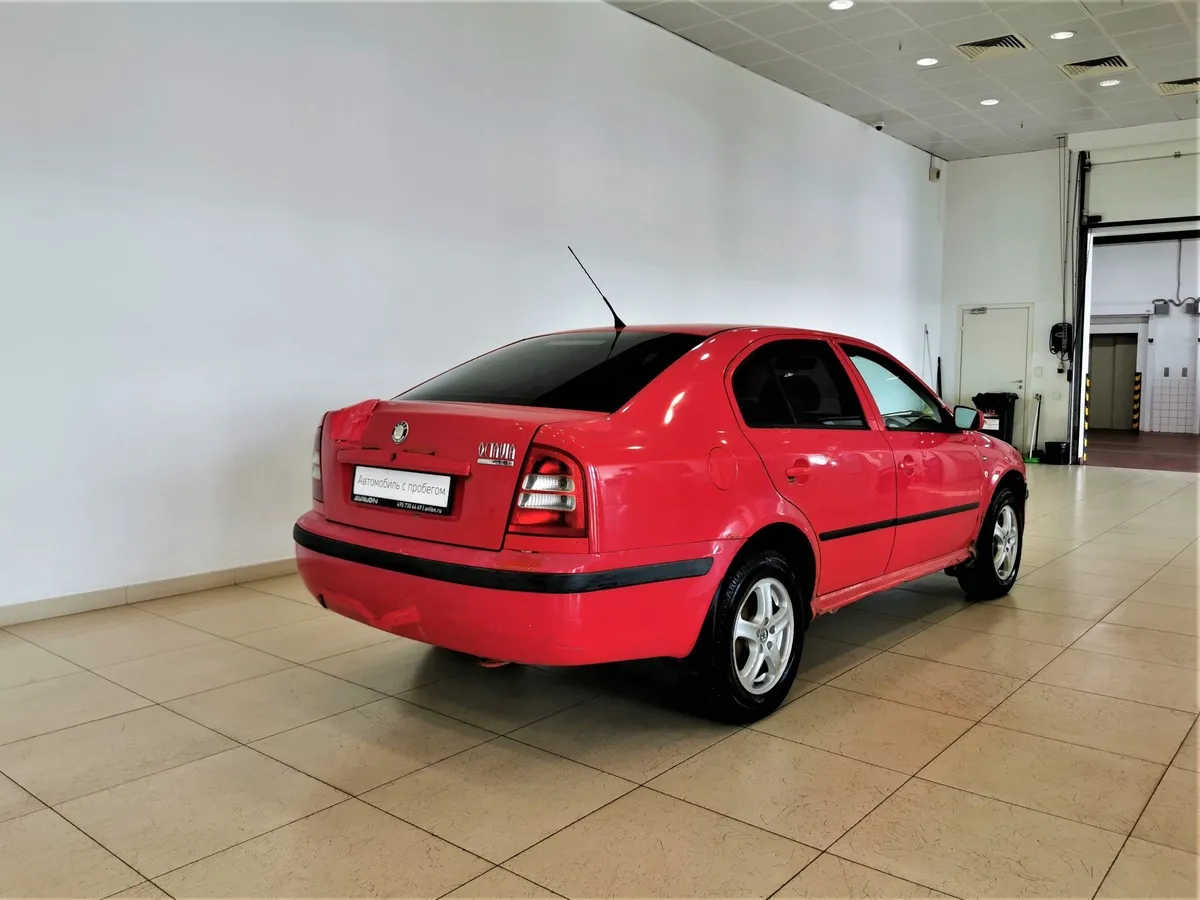 Skoda Octavia 1.6 MT (102 л.с.) Красный в АВИЛОН. Слайд №2