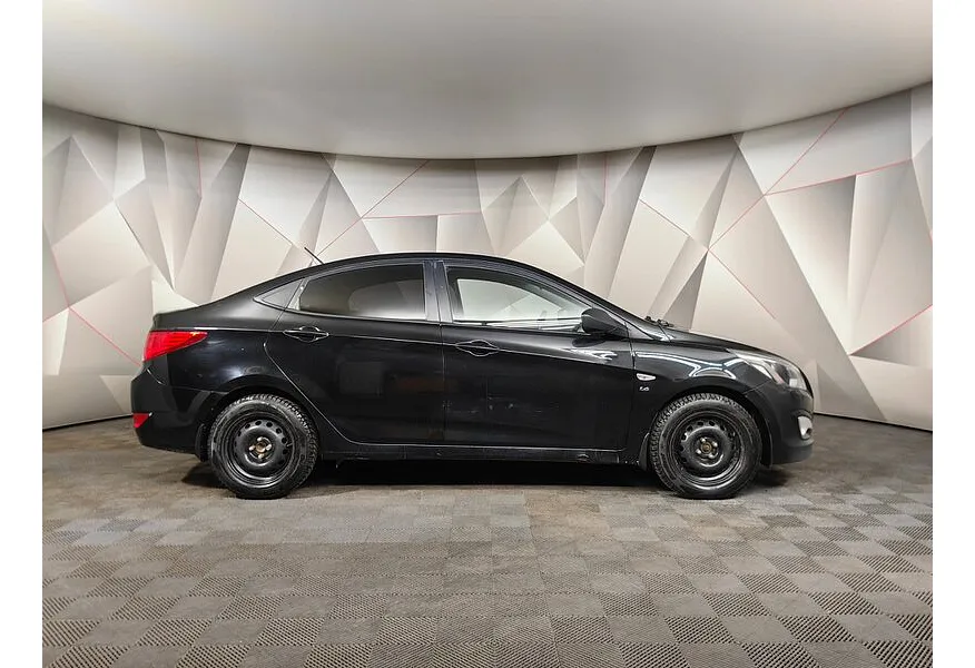 Hyundai Solaris 1.6 AT (123 л.с.) Comfort + Advanced + Winter Черный в АВИЛОН. Слайд №6