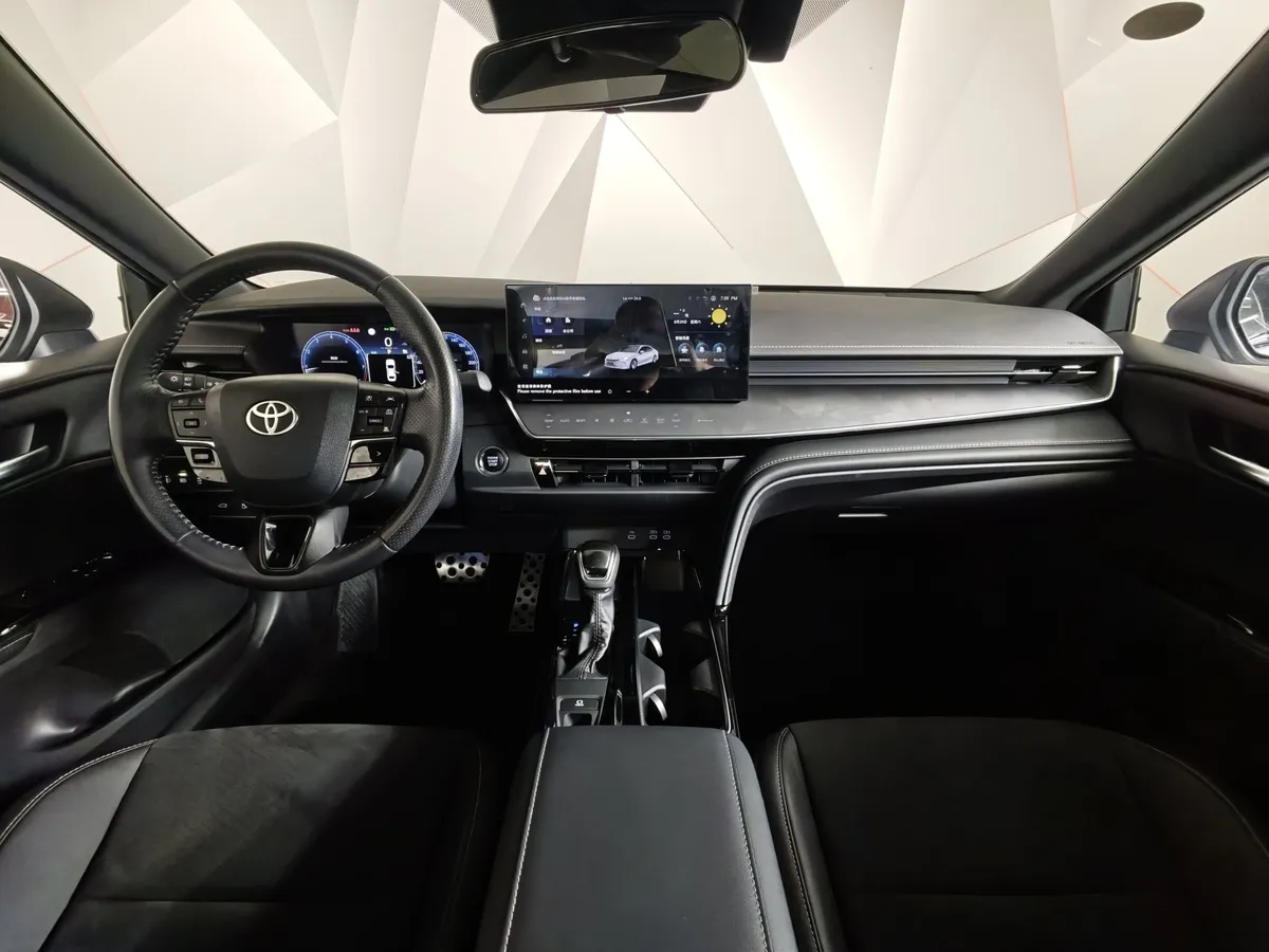 Toyota Camry 2.0 AT (173 л.с.) Sport Белый в АВИЛОН. Слайд №14