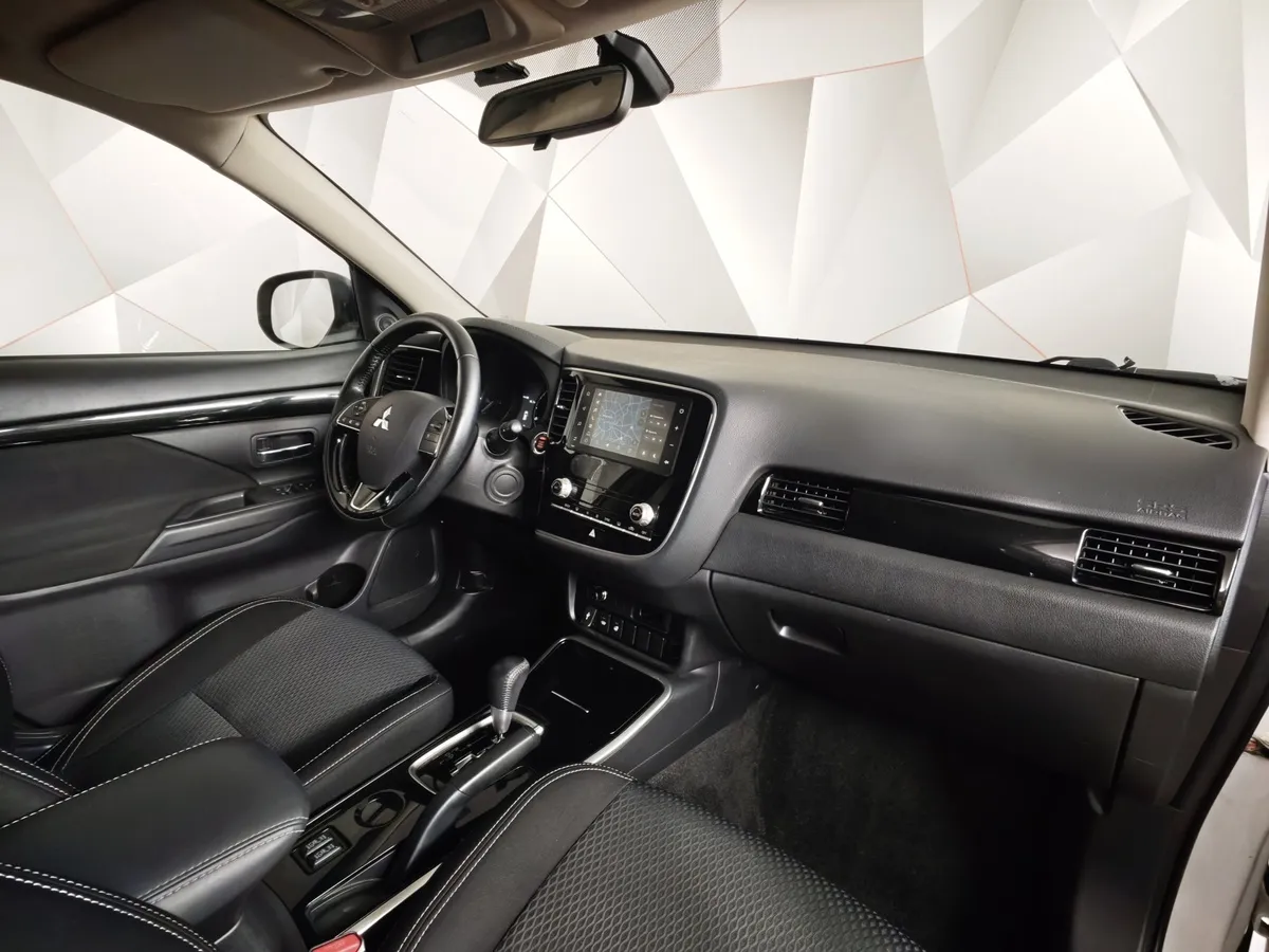 Mitsubishi Outlander 2.0 CVT (146 л.с.) Invite Белый в АВИЛОН. Слайд №13