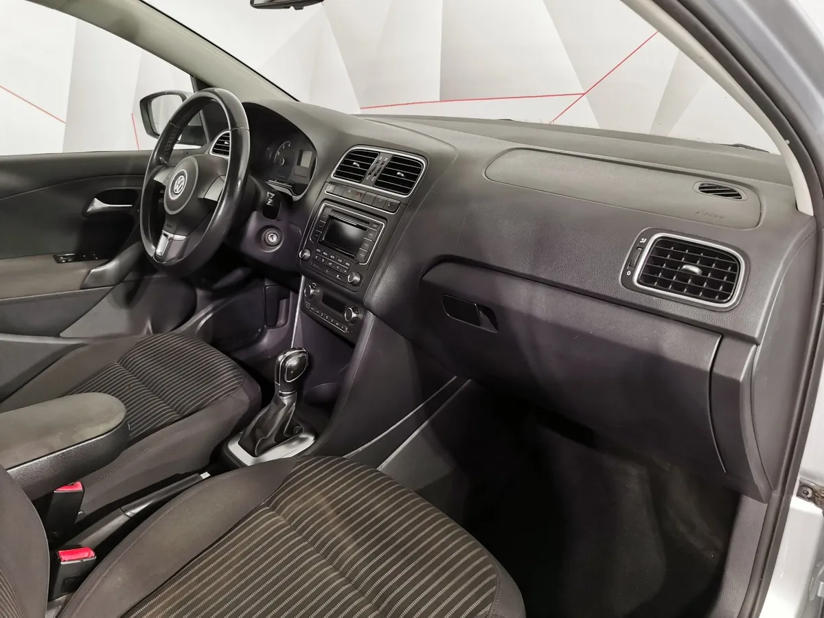 Volkswagen Polo 1.6 Tiptronic (105 л.с.) Comfortline Серебристый в АВИЛОН. Слайд №11