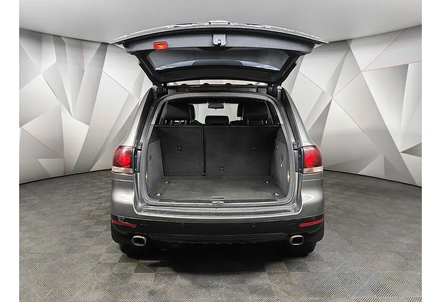 Volkswagen Touareg 2.5 TDI Tiptronic (174 л.с.) R Line Серый в АВИЛОН. Слайд №10
