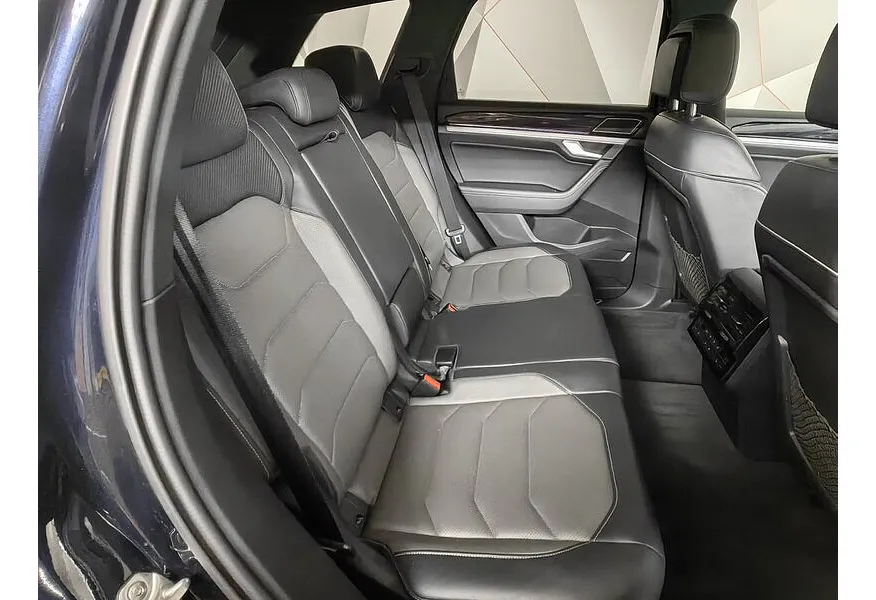 Volkswagen Touareg 3.0 TSI Tiptronic 4Motion (340 л.с.) R-Line Черный в АВИЛОН. Слайд №16