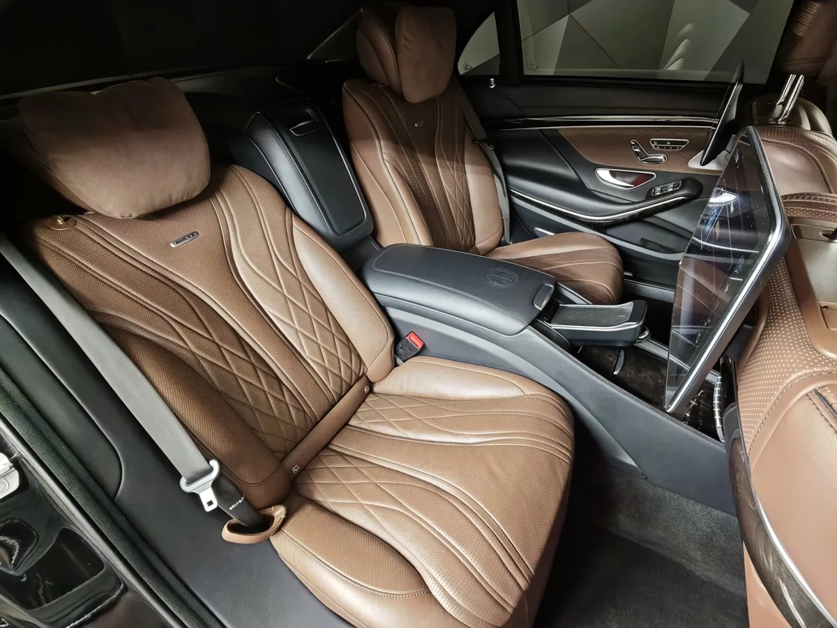 Mercedes-Benz S-Класс S 63 AMG 4Matic Speedshift Plus 7G-Tronic длинная база (585 л.с.) Черный в АВИЛОН. Слайд №17