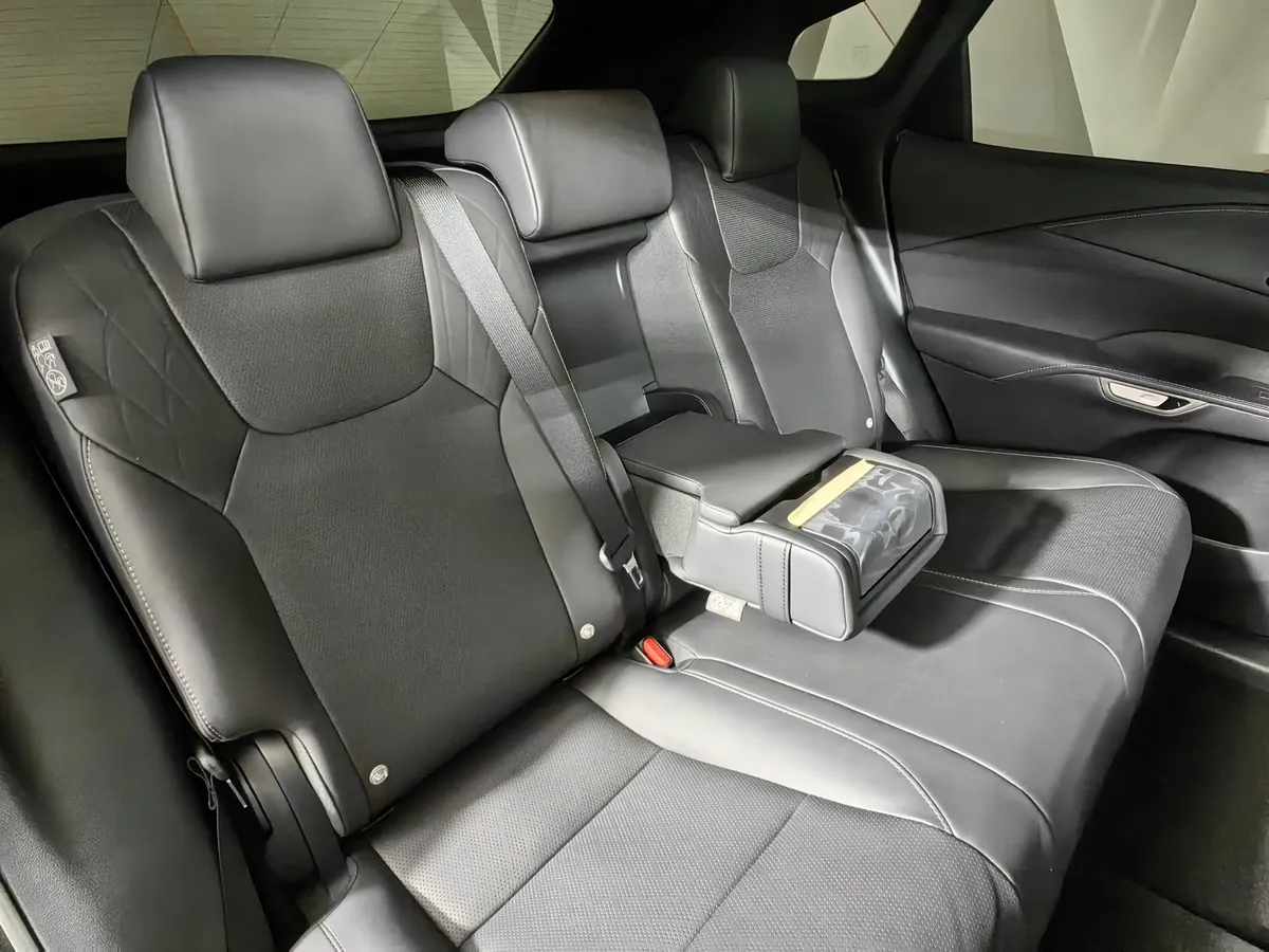 Lexus RX 350 AT AWD (279 л.с.) Executive Черный в АВИЛОН. Слайд №16