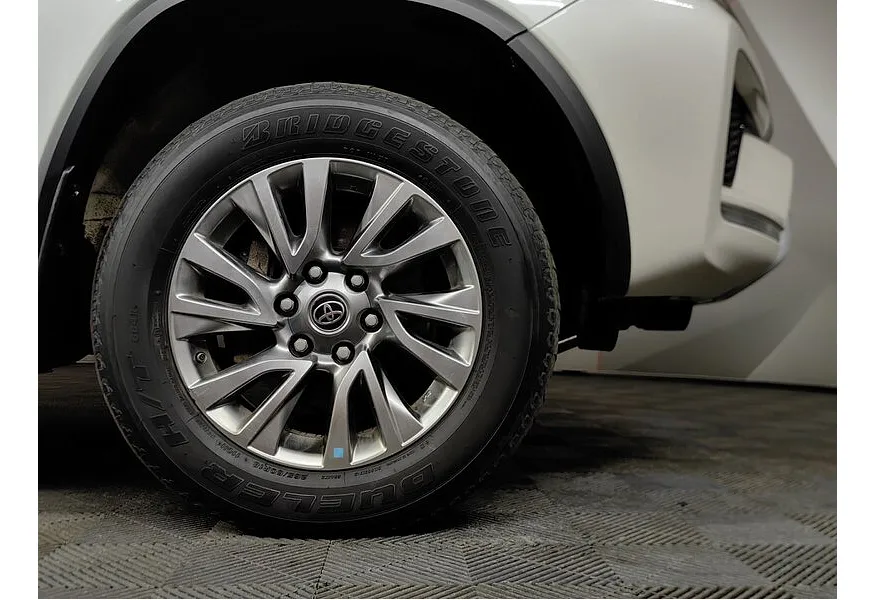 Toyota Fortuner 2.8d AT 4WD (200 л.с.) Белый в АВИЛОН. Слайд №9