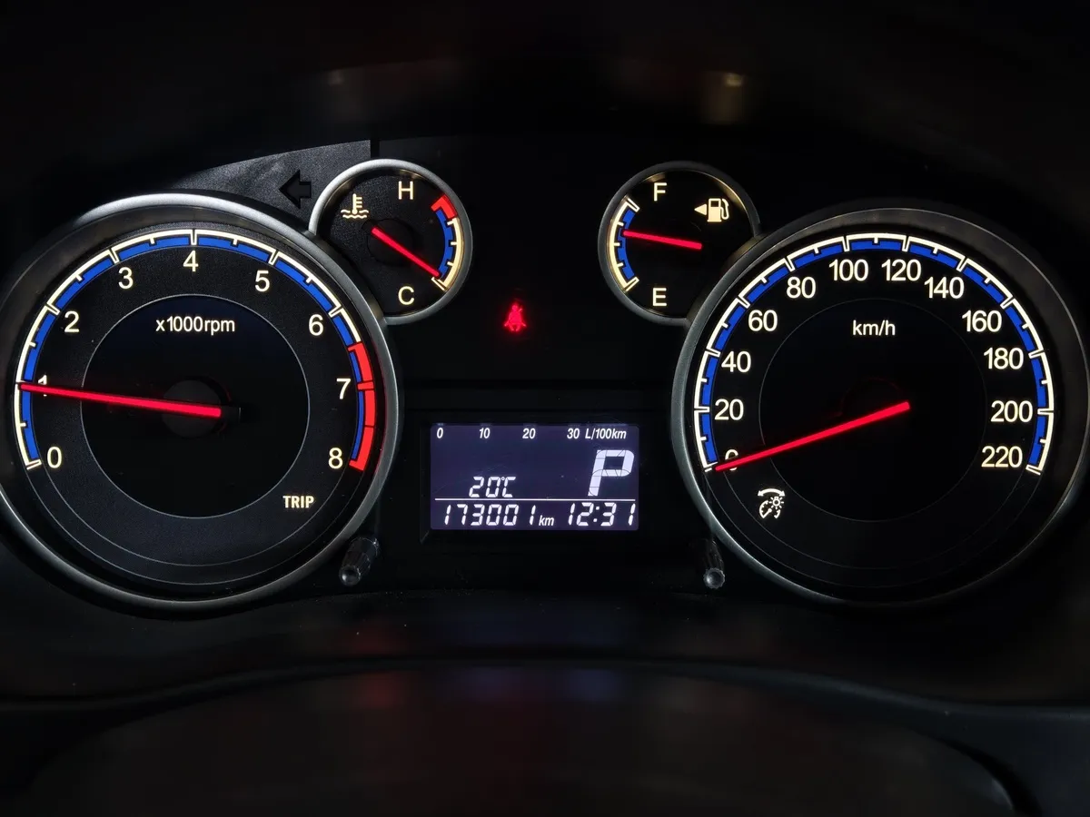 Suzuki SX4 1.6 AT (112 л.с.) GL+ Серебристый в АВИЛОН. Слайд №18