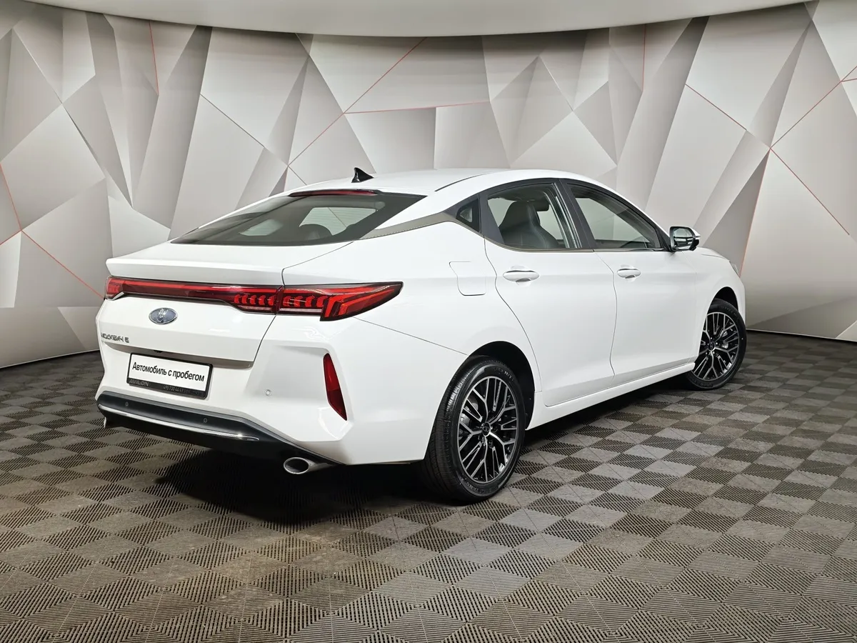 Москвич 6 1.5T CVT 2WD (136 л.с.) Business Белый в АВИЛОН. Слайд №2