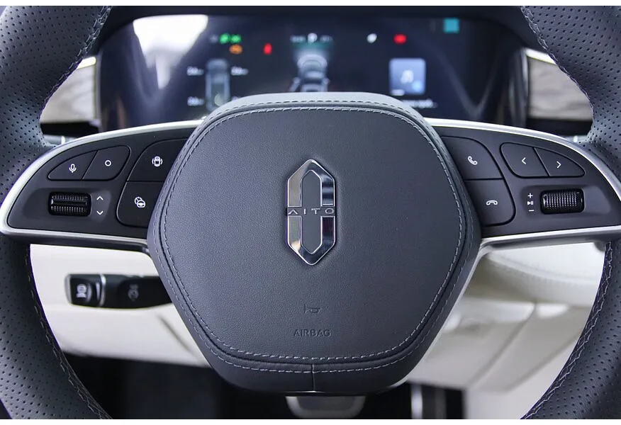 АВИЛОН - AITO M7 1.5 AT AWD (449 л.с.) Luxury Черный - slide 16