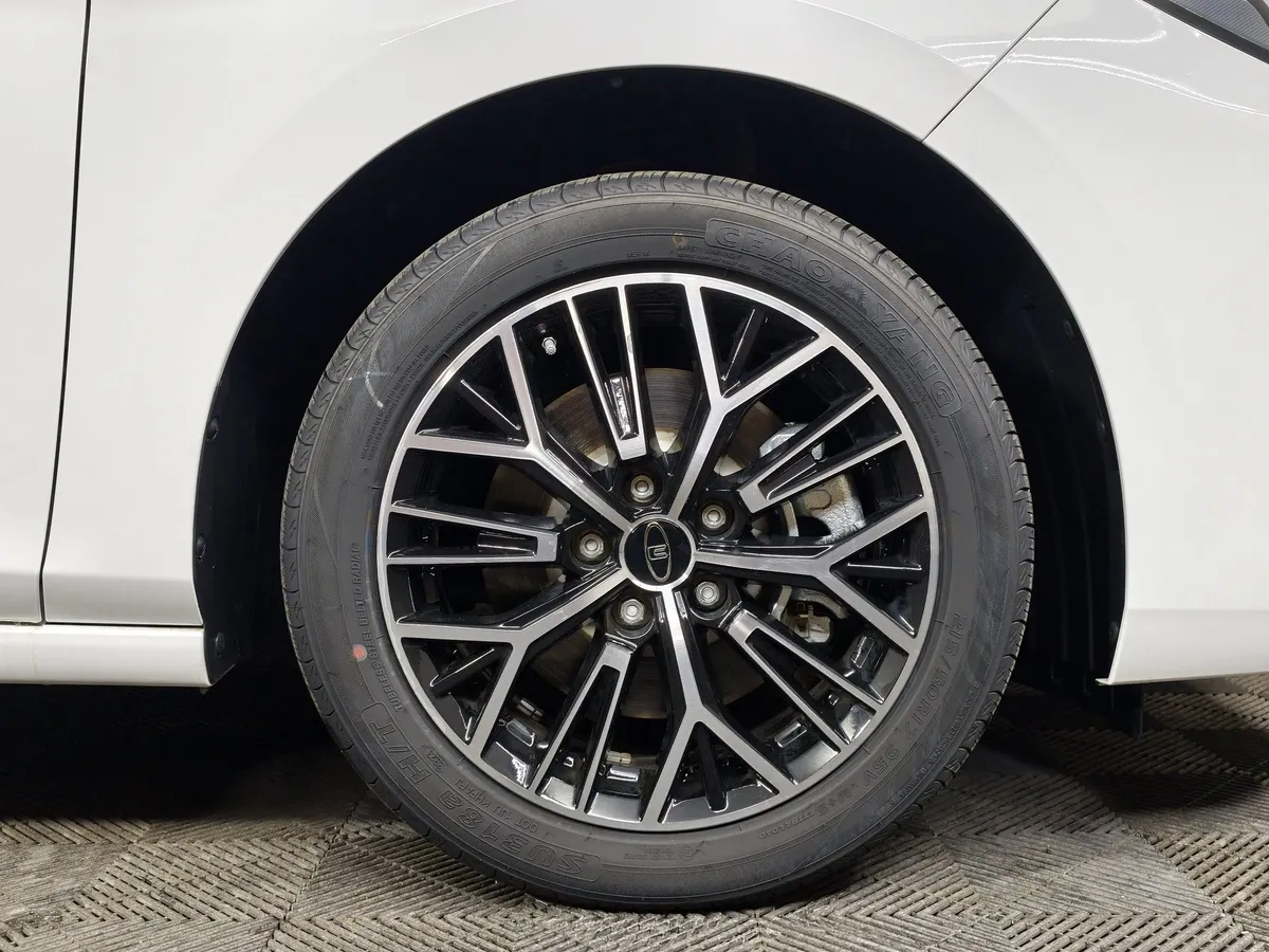 Москвич 6 1.5T CVT 2WD (136 л.с.) Business Белый в АВИЛОН. Слайд №9