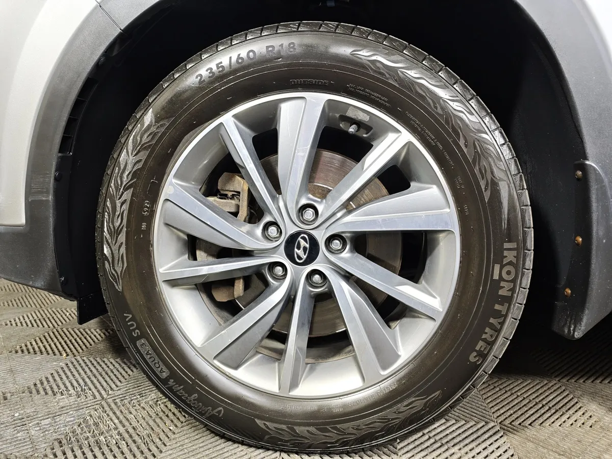Hyundai Santa Fe 2.4 (188 л.с.) - 6AT Premier Серебристый в АВИЛОН. Слайд №9