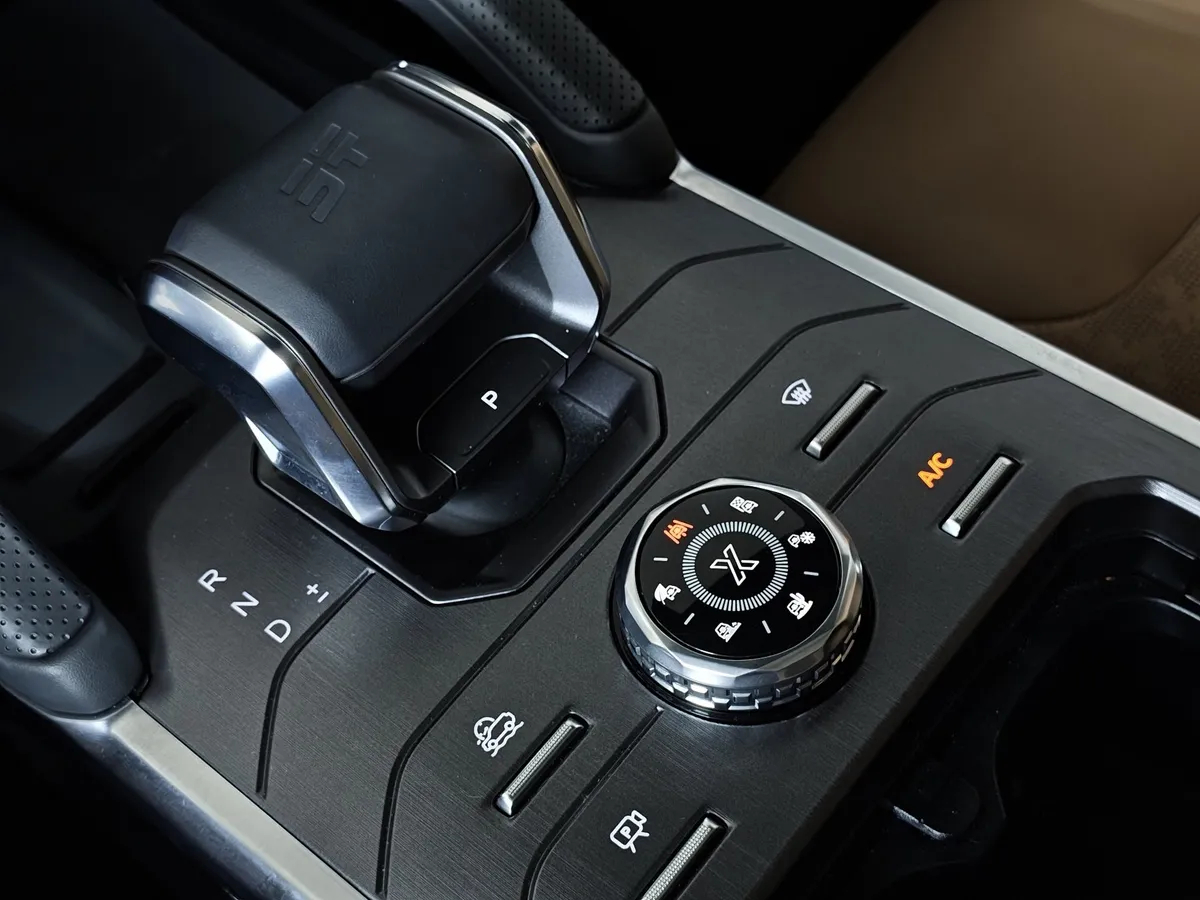 JETOUR T2 2.0T 7DCT AWD (245 л.с.) Престиж Коричневый в АВИЛОН. Слайд №23