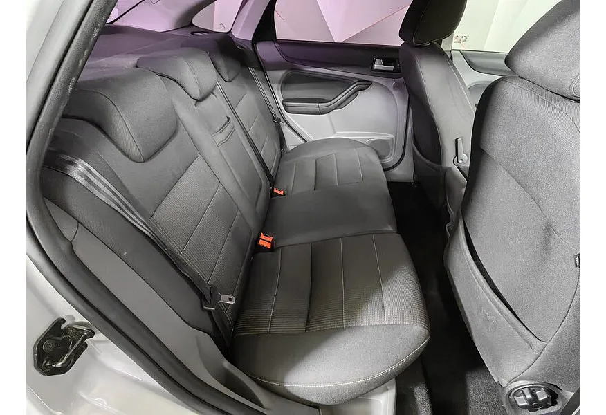 Ford Focus 1.6 AT (101 л.с.) Titanium Серебристый в АВИЛОН. Слайд №12 Ford Focus 1.6 AT (101 л.с.) Titanium Серебристый в АВИЛОН. Слайд №12