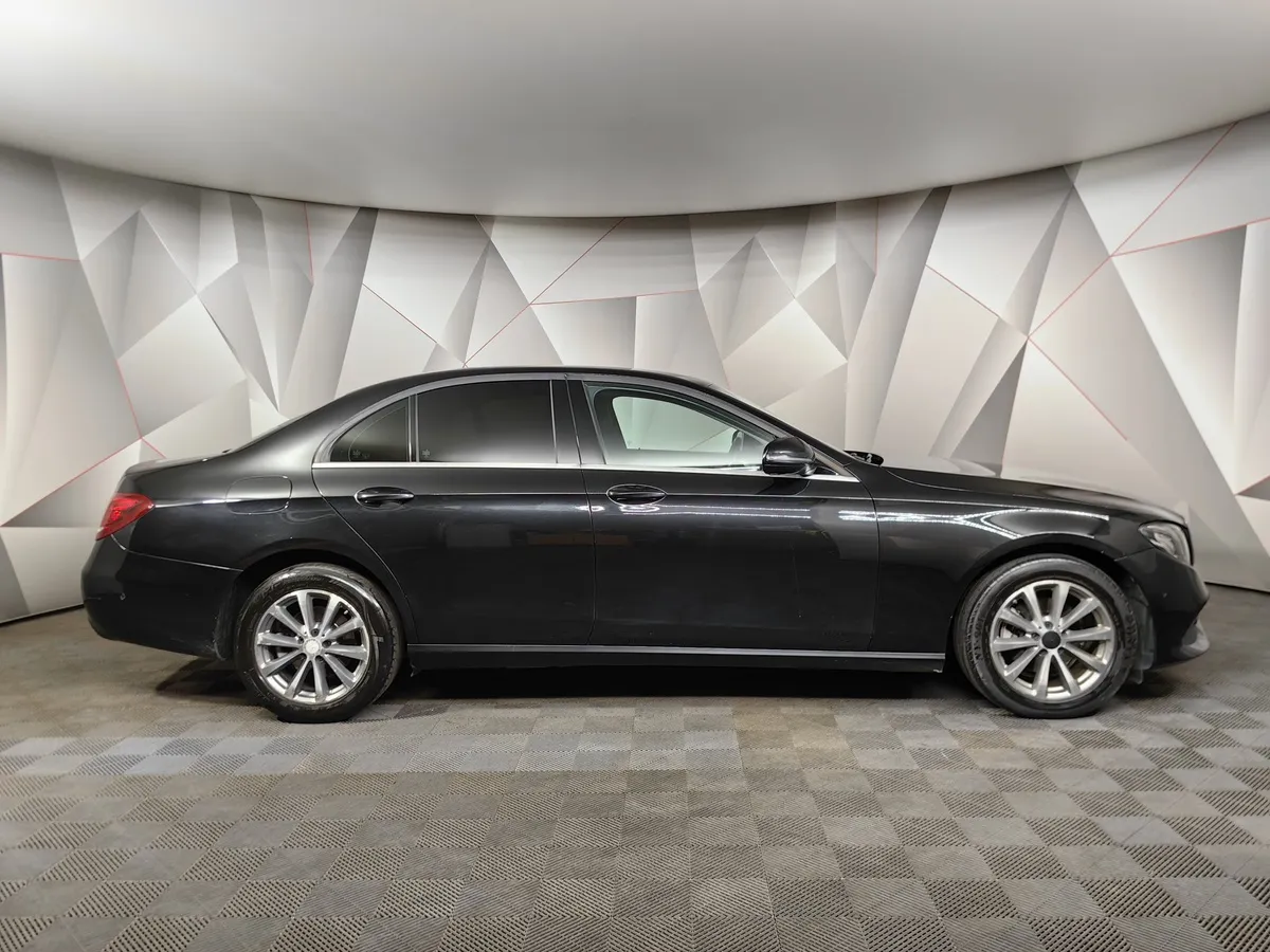 Mercedes-Benz E-Класс E 200 d 9G-TRONIC (150 л.с.) Premium Черный в АВИЛОН. Слайд №6