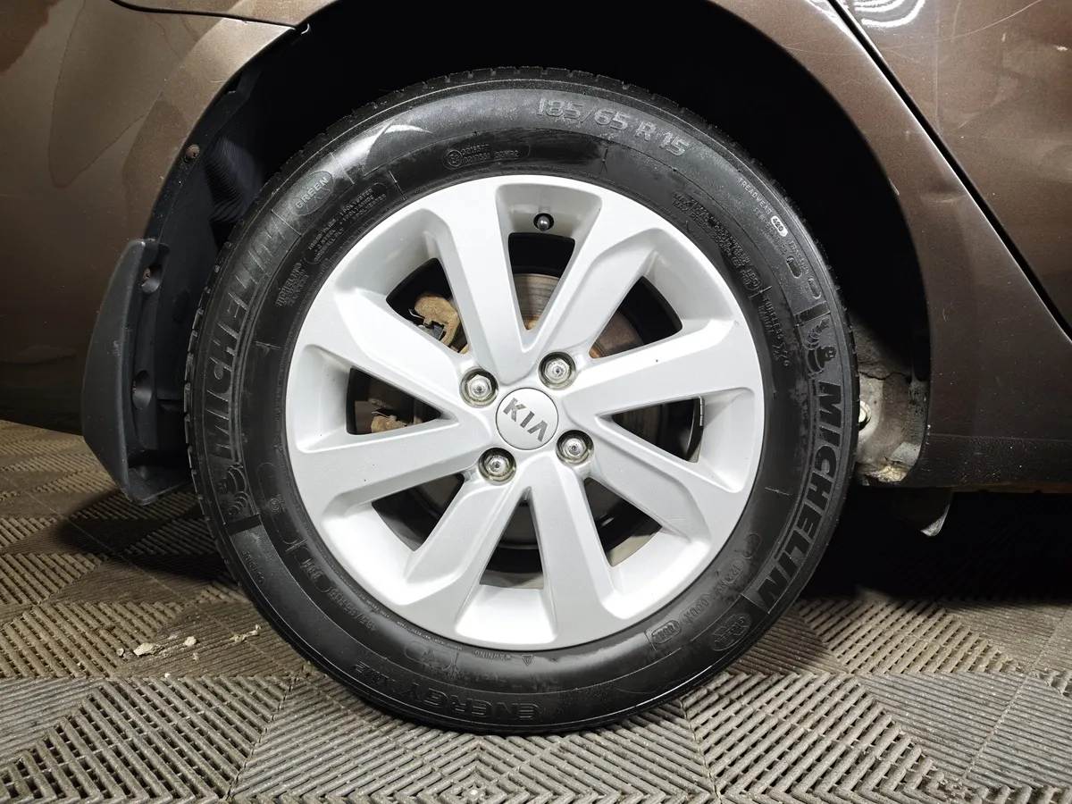 Kia Rio 1.6 AT (123 л.с.) Prestige Коричневый в АВИЛОН. Слайд №9