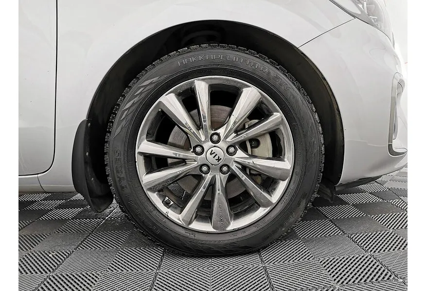 Kia Carnival 2.2 AT (199 л.с.) Premium Серый в АВИЛОН. Слайд №9