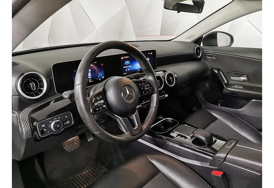 Mercedes-Benz CLA 200 7-G DCT (150 л.с.) Черный в АВИЛОН. Слайд №10