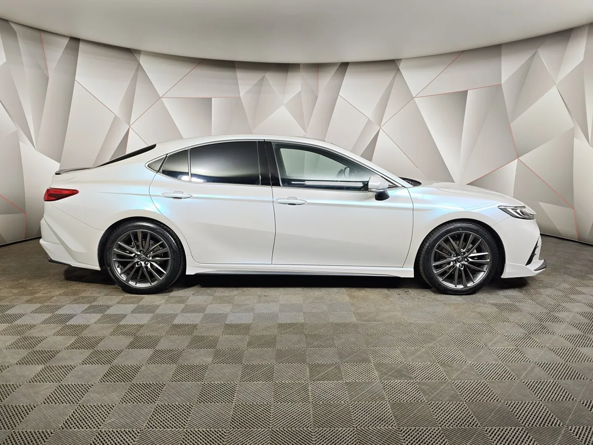 Toyota Camry 2.0h CVT (197 л.с.) Sport Plus Белый в АВИЛОН. Слайд №6