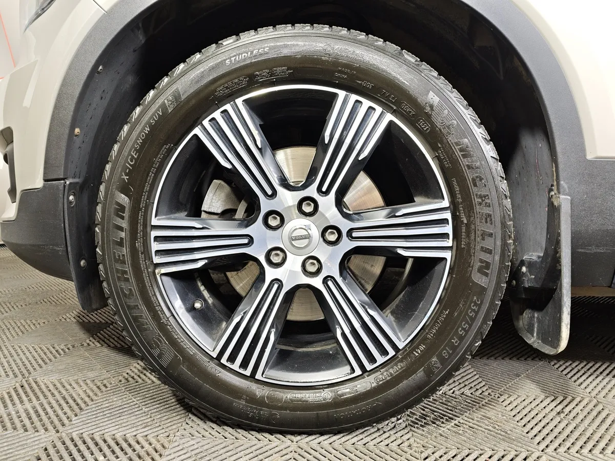 Volvo XC40 2.0 T5 Drive-E AT AWD (247 л.с.) Inscription Бежевый в АВИЛОН. Слайд №9