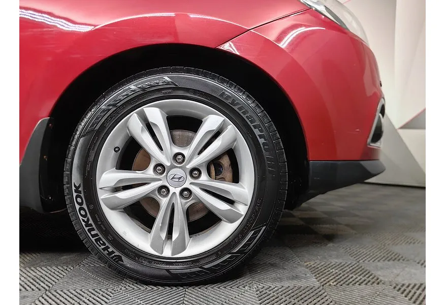 Hyundai ix35 2.0 AT 4WD (150 л.с.) Comfort + Navi Красный в АВИЛОН. Слайд №17