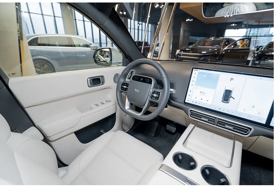 Li Auto L7 1.5 AT 4WD (449 л.с.) Ultra Черный в АВИЛОН. Слайд №8