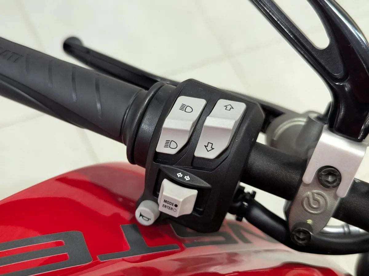 Ducati Monster 937 937 см³ (111 л.с.) (111) 937 Красный в АВИЛОН. Слайд №10