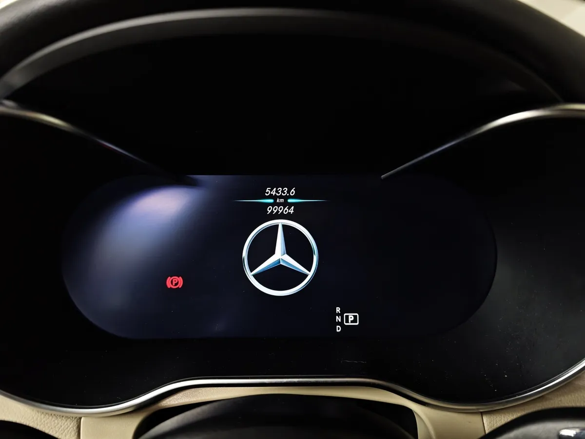 Mercedes-Benz GLC Купе 300 9G-TRONIC 4MATIC (249 л.с.) Sport Серебристый в АВИЛОН. Слайд №17