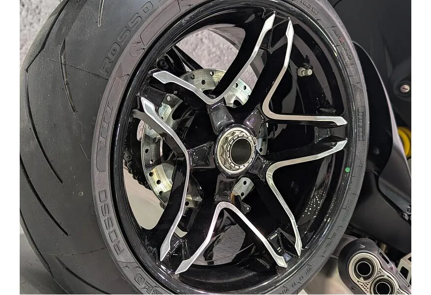 Ducati XDiavel V4 V4 1158 см³ (168 л.с.) (168) 1158 Черный в АВИЛОН. Слайд №10