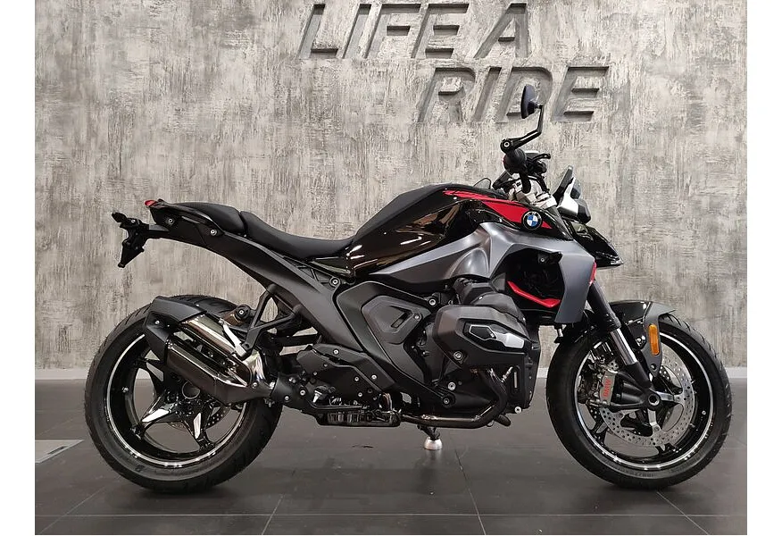 BMW Motorrad R 1300 R R 1300 R 1300 см³ (145 л.с.) (145) 1300 Черный в АВИЛОН. Слайд №4